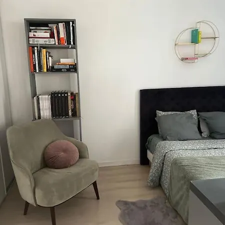 Cosy With Terrace דירה *